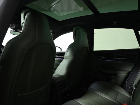 Used 2025 Porsche Macan 4S Electric AWD/4WD image 35