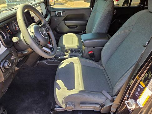 Used 2024 Jeep Gladiator Sport AWD/4WD image 9