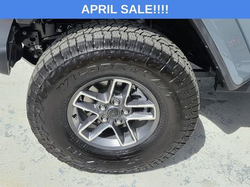 Used 2025 Jeep Gladiator Mojave w/ Convenience Group image 40