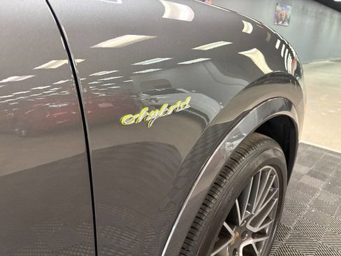 Used 2021 Porsche Cayenne E-Hybrid Coupe image 18
