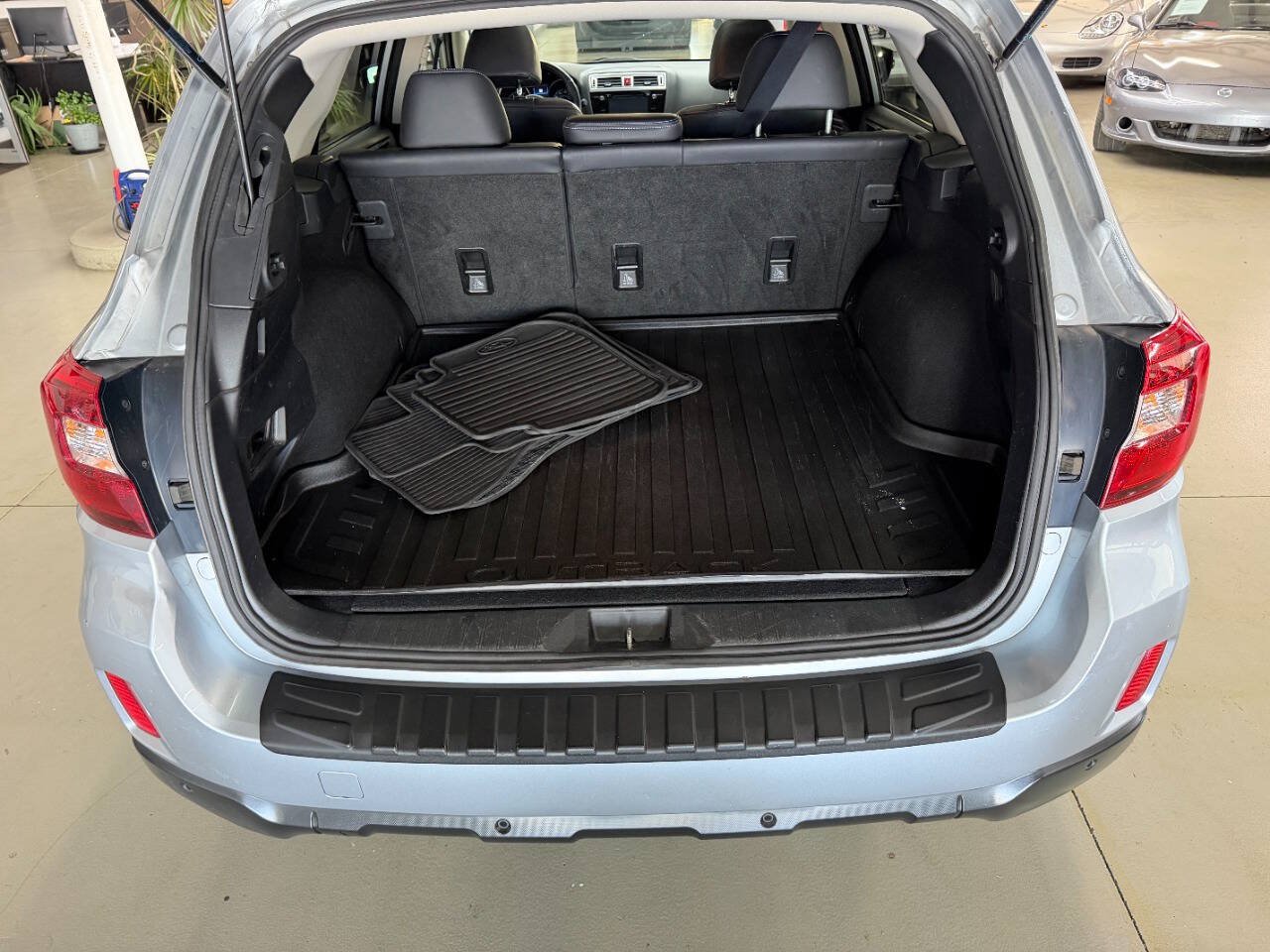 Used 2017 Subaru Outback 2.5i Limited AWD/4WD image 9