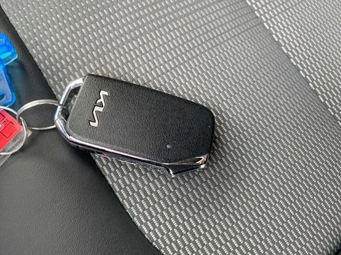 Used 2023 Kia Niro EX Touring image 26