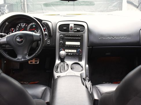 Used 2006 Chevrolet Corvette Coupe RWD image 12