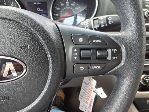 Used 2020 Kia Sedona LX image 23