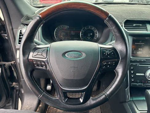 Used 2016 Ford Explorer Platinum image 14