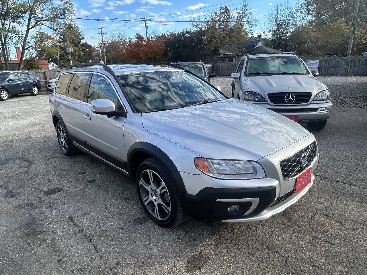 Used 2015 Volvo XC70 T6 w/ Proximity Package AWD/4WD image 14