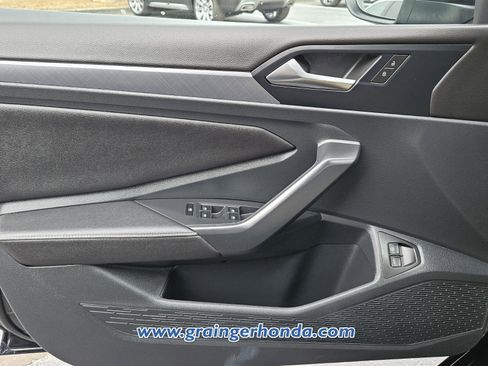 Used 2024 Volkswagen Jetta SE image 23