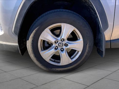Used 2020 Toyota RAV4 XLE image 10