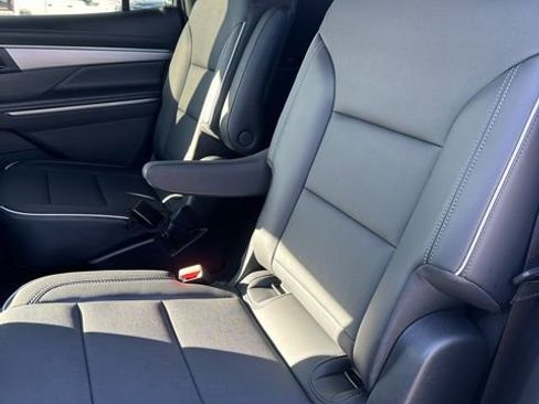 Used 2025 Buick Enclave Preferred image 18