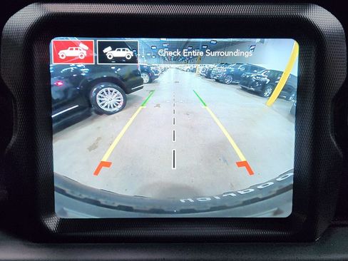 Used 2021 Jeep Wrangler Unlimited Rubicon w/ Dual Top Group AWD/4WD image 39