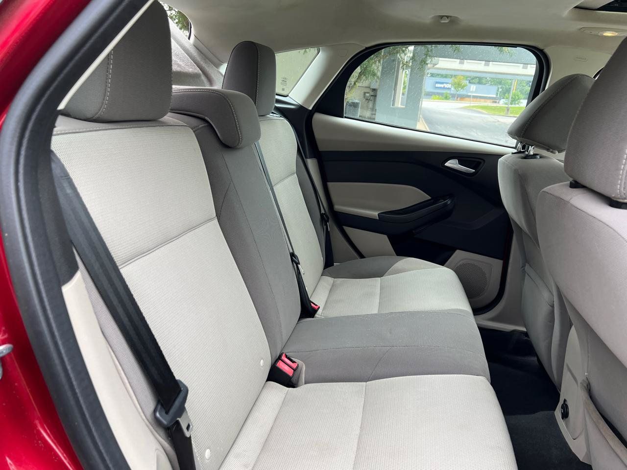 Used 2014 Ford Focus SE FWD image 31