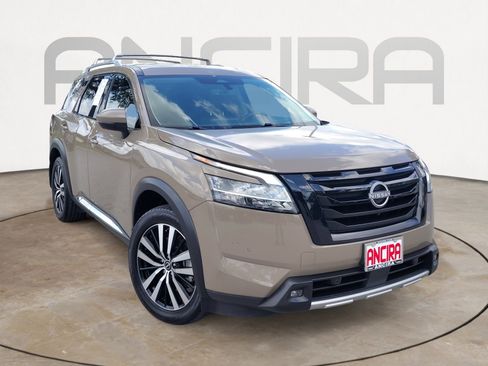 Used 2023 Nissan Pathfinder Platinum w/ Black Appearance Package FWD image 4