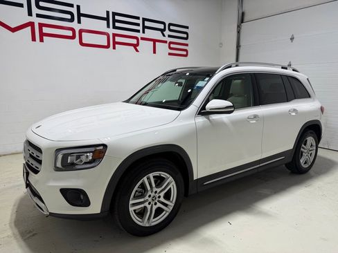 Used 2022 Mercedes-Benz GLB 250 4MATIC w/ Premium Package Lite image 2