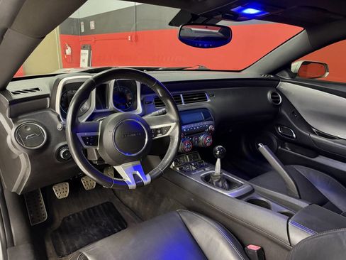 Used 2010 Chevrolet Camaro SS RWD image 24