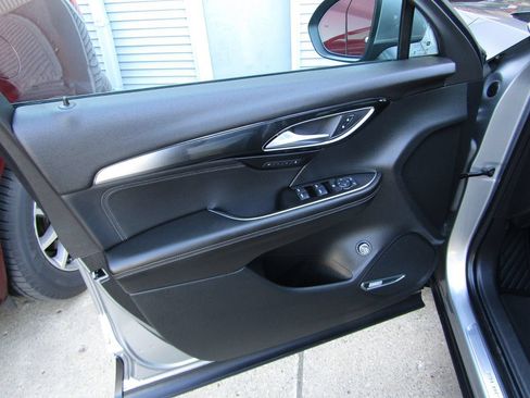 Used 2025 Buick Envision Preferred AWD/4WD image 26