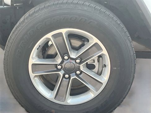 Used 2021 Jeep Wrangler Unlimited Sahara image 29