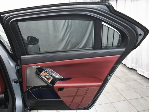 Used 2023 BMW i7 xDrive60 image 23