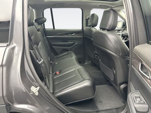 Used 2023 Jeep Grand Cherokee Limited AWD/4WD image 19