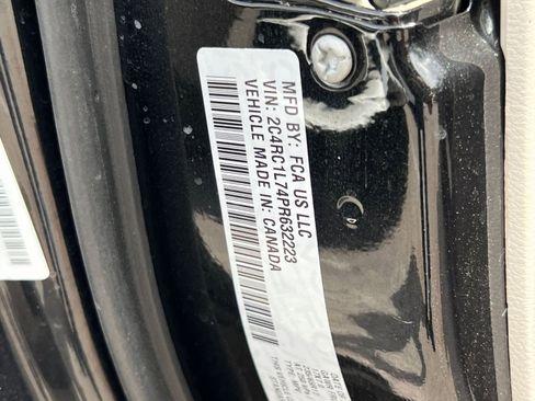 Used 2023 Chrysler Pacifica Touring-L FWD image 36