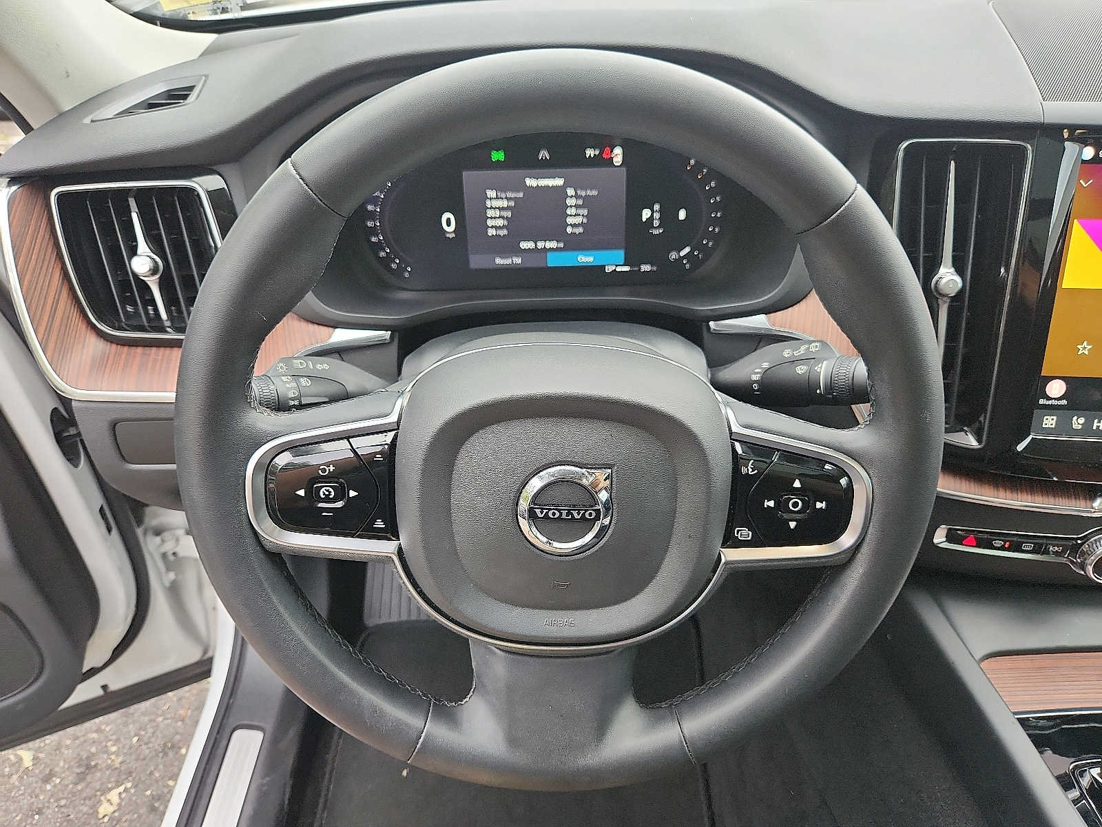 Used 2024 Volvo XC60 B5 Plus AWD/4WD image 19