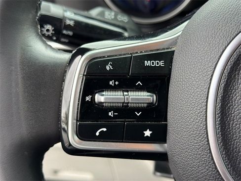 Used 2023 Kia Carnival LX image 22