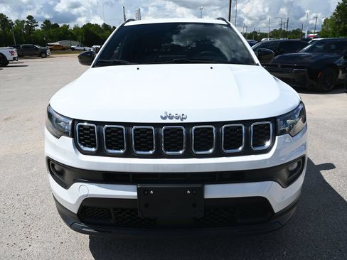 Used 2024 Jeep Compass Latitude AWD/4WD image 6