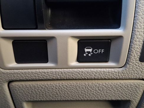 Used 2012 Subaru Outback 3.6R Limited w/ Moonroof Pkg image 25