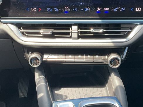 Used 2024 Chevrolet Equinox EV LT FWD image 21