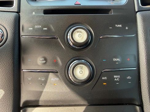 Used 2017 Ford Taurus SEL w/ Equipment Group 201A image 37