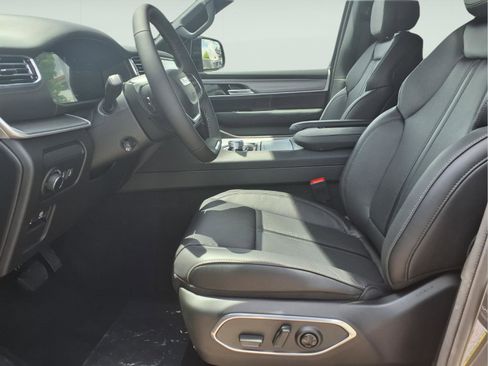 New 2026 Jeep Grand Wagoneer Limited AWD/4WD image 10