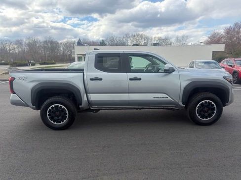 Used 2024 Toyota Tacoma TRD Off-Road AWD/4WD image 4