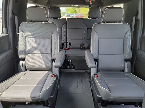 New 2026 Chevrolet Suburban Premier w/ Sun And Tow Package AWD/4WD image 13