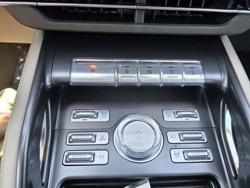 New 2025 Lincoln Nautilus Premier image 10