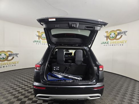 New 2025 Mitsubishi Outlander SE image 34