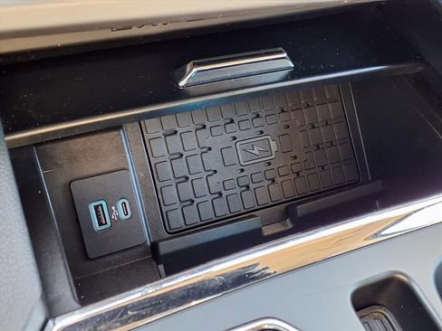 Used 2024 Ford Expedition XLT image 9