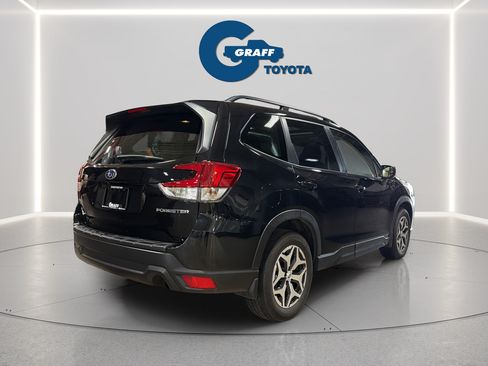 Used 2023 Subaru Forester Premium AWD/4WD image 6