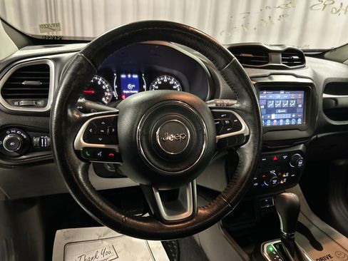 Used 2020 Jeep Renegade Latitude w/ Cold Weather Group image 14