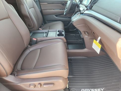 New 2026 Honda Odyssey Touring image 17