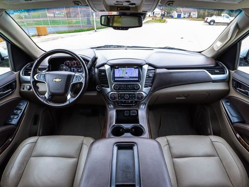 Used 2019 Chevrolet Tahoe LT image 2