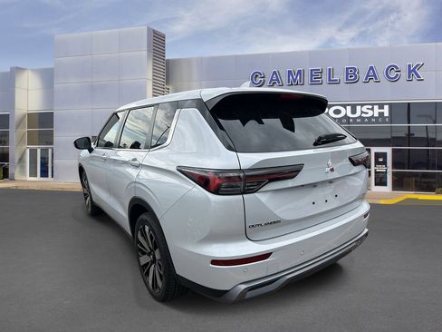 Used 2025 Mitsubishi Outlander SE FWD image 6