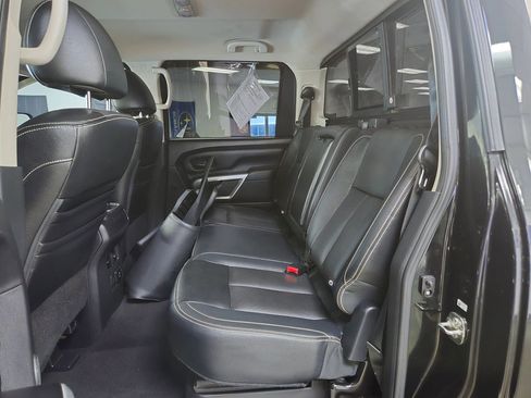 Used 2016 Nissan Titan PRO-4X w/ Pro-4x Convenience Package AWD/4WD image 17