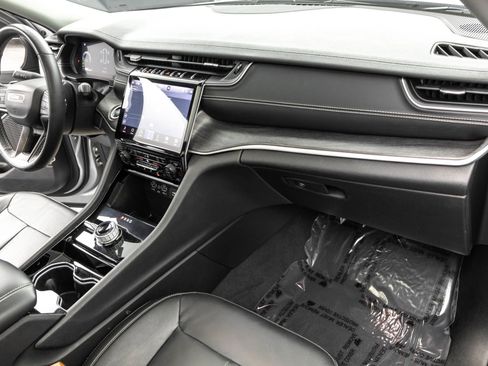 Used 2022 Jeep Grand Cherokee Limited image 39