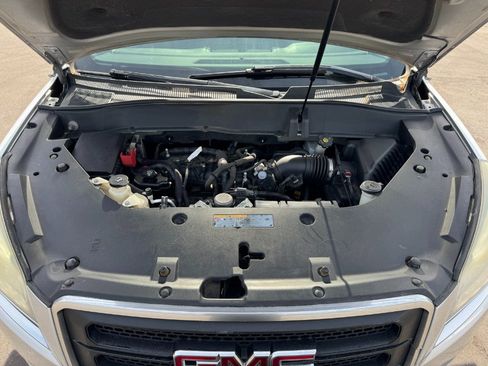 Used 2016 GMC Acadia SLE FWD image 25