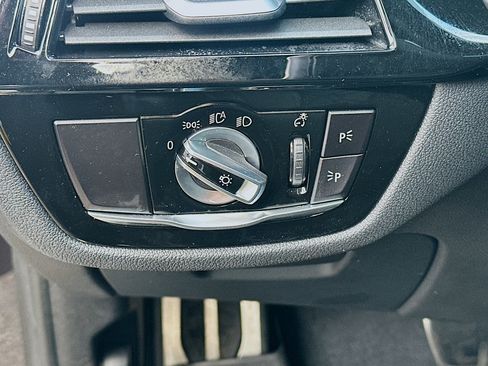 Used 2021 BMW 540i w/ M Sport Package image 17