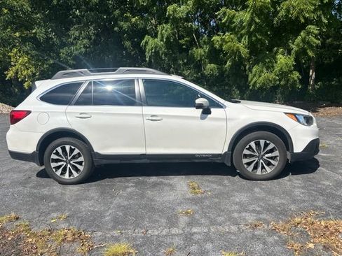 Used 2016 Subaru Outback 2.5i Limited AWD/4WD image 2