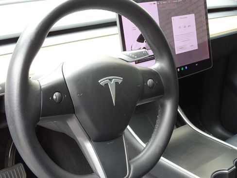 Used 2020 Tesla Model Y Long Range image 15