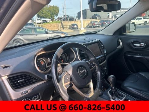 Used 2016 Jeep Cherokee Limited w/ Luxury Group AWD/4WD image 8