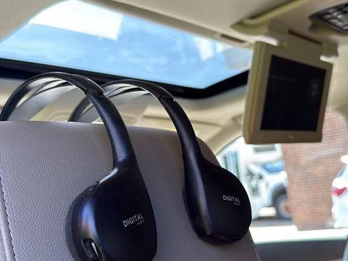 Used 2019 Chevrolet Tahoe LT w/ LT Signature Package image 35