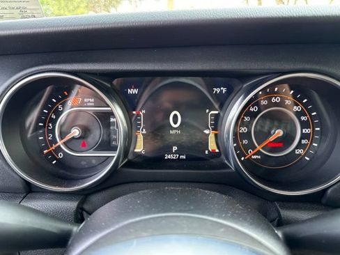 Used 2020 Jeep Wrangler Unlimited Sahara w/ Cold Weather Group AWD/4WD image 4