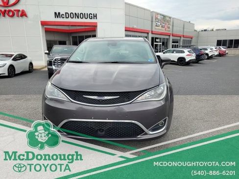 Used 2020 Chrysler Pacifica Touring w/ Advanced Safetytec Group FWD image 3